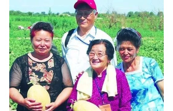 94岁院士再回新疆！“瓜奶奶”吴明珠，谢谢您